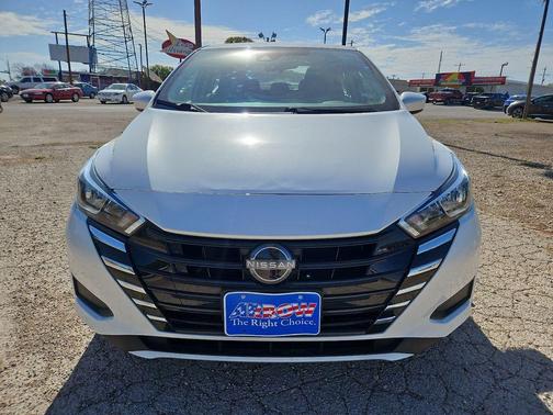 Aspen White 2024 Nissan Versa 1.6 SV