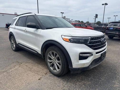 White Metallic 2021 Ford Explorer XLT