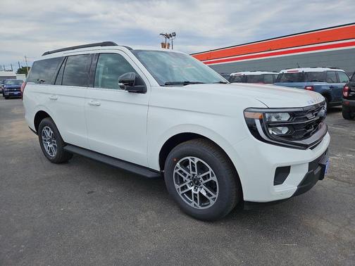 Star White 2026 Ford Expedition Active