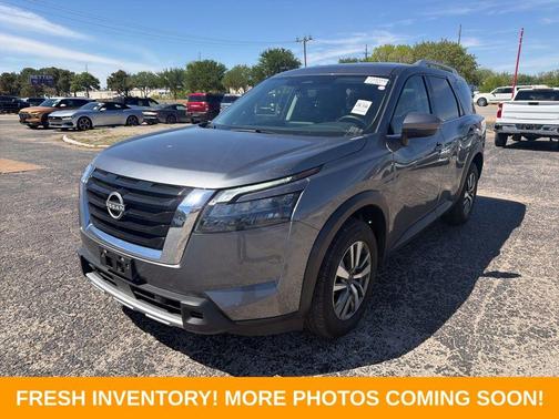 2025 Nissan Pathfinder SL