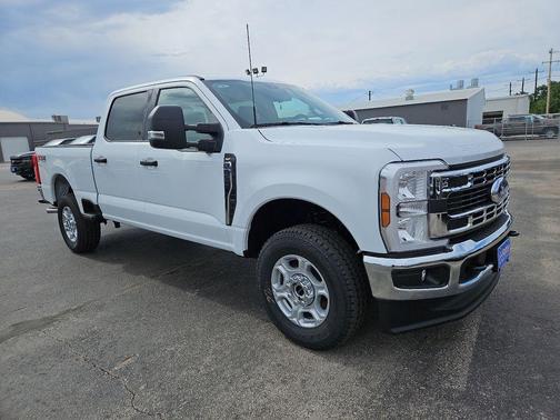 Oxford White 2026 Ford F-250 XLT