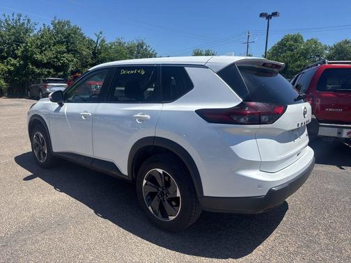 Pearl 2024 Nissan Rogue SV