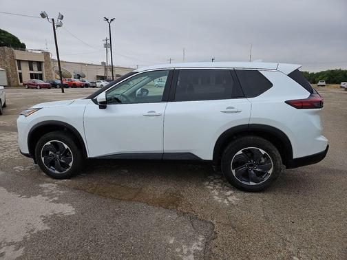 Pearl 2024 Nissan Rogue SV