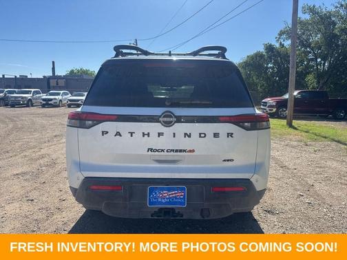White / Black 2025 Nissan Pathfinder Rock Creek