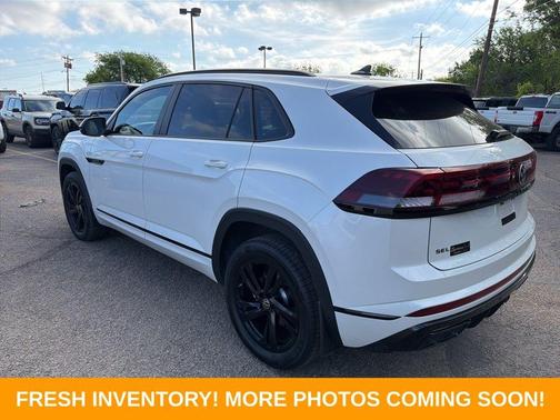 2026 Volkswagen Atlas Cross Sport 2.0T SEL R-Line Black