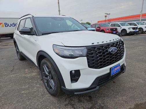 Star White 2026 Ford Explorer ST-Line