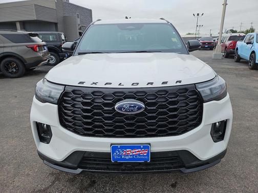 Star White 2026 Ford Explorer ST-Line