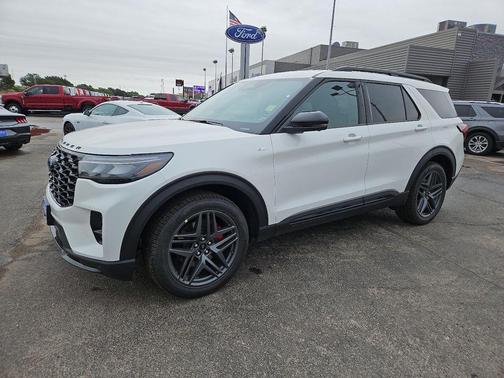 Star White 2026 Ford Explorer ST-Line