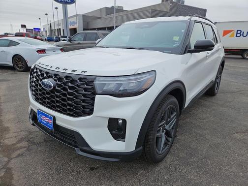 Star White 2026 Ford Explorer ST-Line