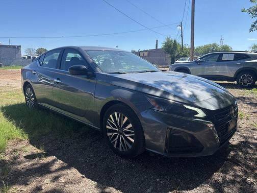 Gun Metallic 2025 Nissan Altima SV