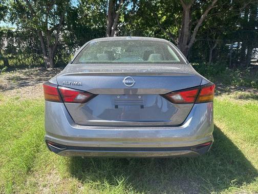 Gun Metallic 2025 Nissan Altima SV