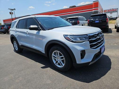 White Metallic 2026 Ford Explorer Active