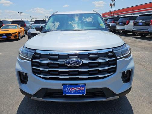 White Metallic 2026 Ford Explorer Active