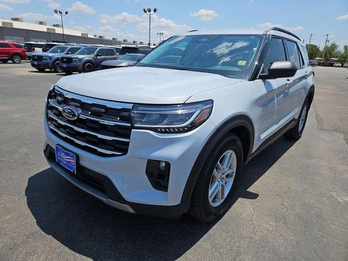 White Metallic 2026 Ford Explorer Active