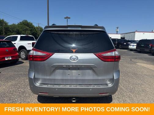 Silver Sky Metallic 2018 Toyota Sienna XLE