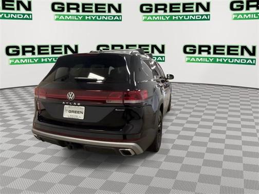 2024 Volkswagen Atlas 2.0T Peak Edition SE w/Technology