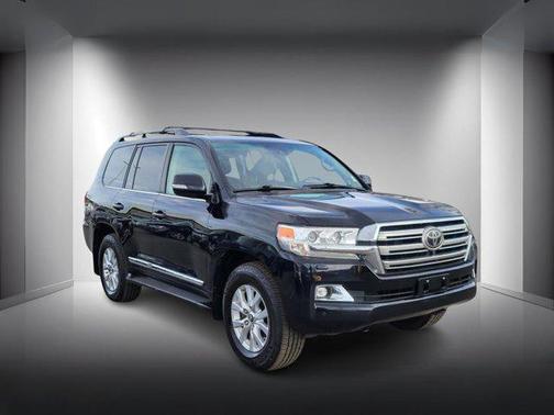 2016 Toyota Land Cruiser Base