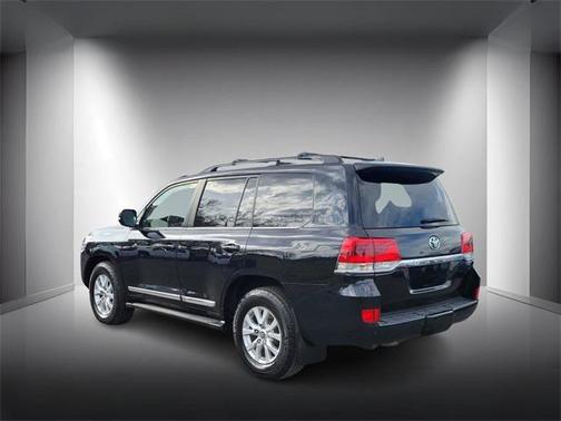 2016 Toyota Land Cruiser Base