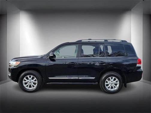 2016 Toyota Land Cruiser Base