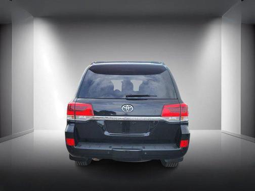 2016 Toyota Land Cruiser Base