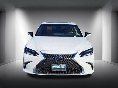 2025 Lexus ES 300h Luxury