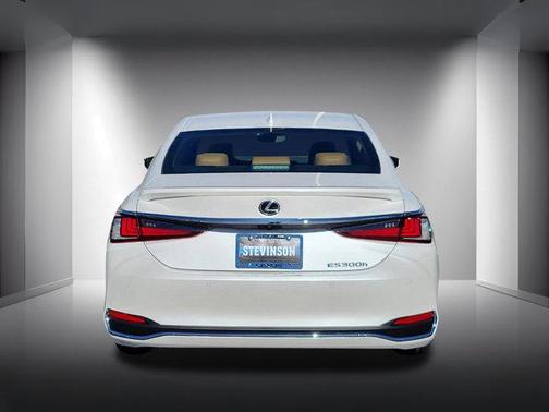 2025 Lexus ES 300h Luxury
