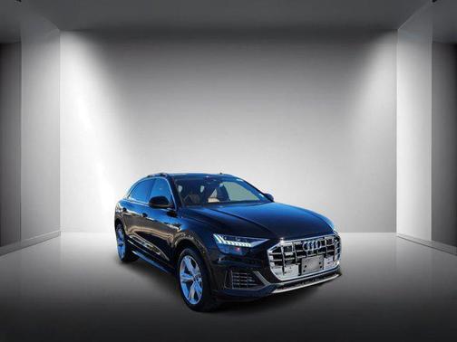 2021 Audi Q8 55 Premium Plus