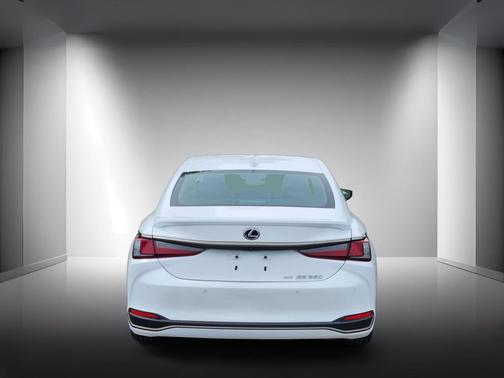 Eminent White Pearl 2023 Lexus ES 250 Base