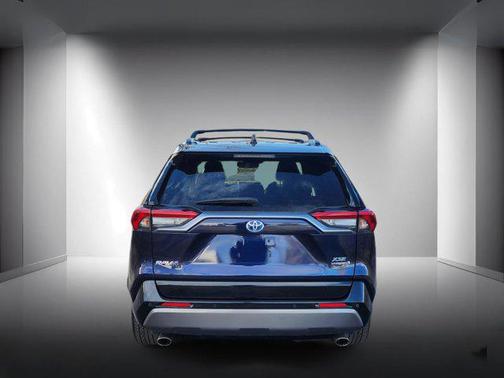 2020 Toyota RAV4 Hybrid SE