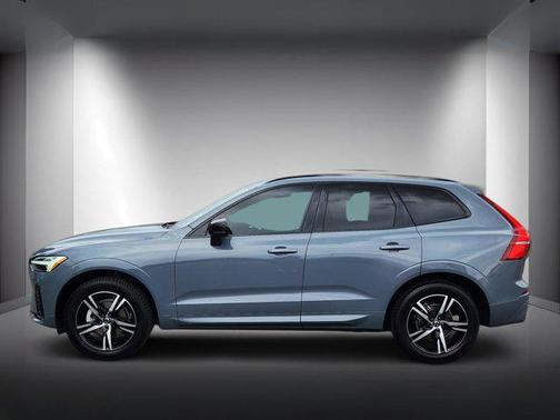 Thunder Grey Metallic 2022 Volvo XC60 B5 R-Design