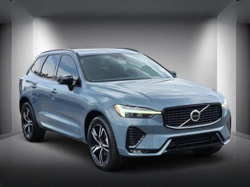 Thunder Grey Metallic 2022 Volvo XC60 B5 R-Design