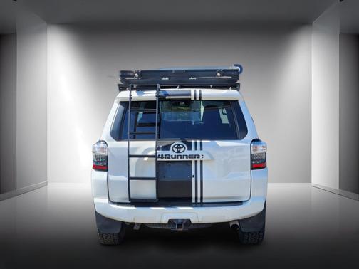 Ice Cap 2023 Toyota 4Runner SR5 Premium