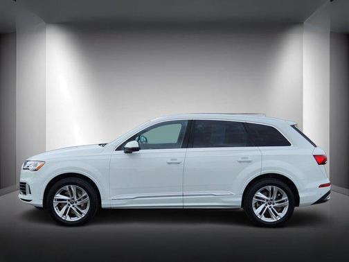 2021 Audi Q7 55 Premium Plus