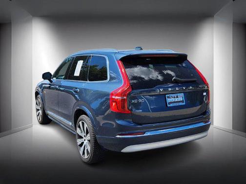 2022 Volvo XC90 Recharge Plug-In Hybrid T8 Inscription 7 Passenger