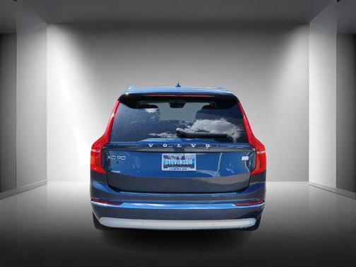 2022 Volvo XC90 Recharge Plug-In Hybrid T8 Inscription 7 Passenger