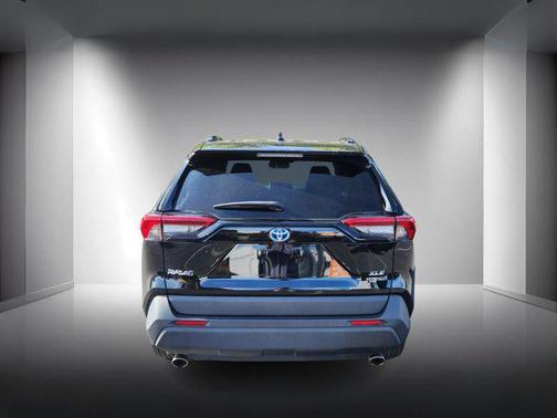 2020 Toyota RAV4 Hybrid XLE