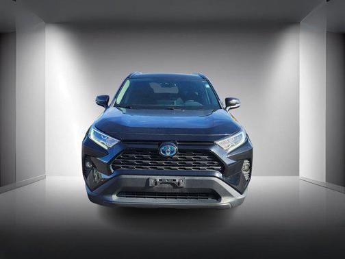 2020 Toyota RAV4 Hybrid XLE