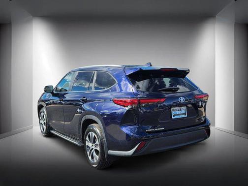 2023 Toyota Highlander Hybrid XLE