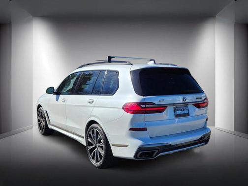 2021 BMW X7 M50i