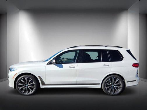 2021 BMW X7 M50i
