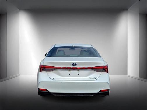 2022 Toyota Avalon Hybrid Limited