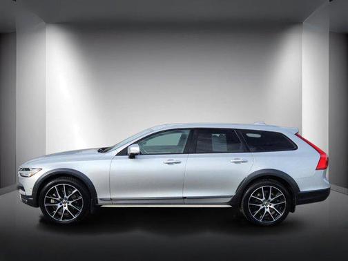 2019 Volvo V90 Cross Country T6