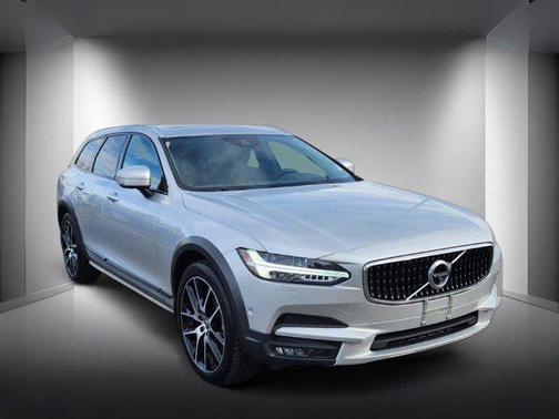 2019 Volvo V90 Cross Country T6