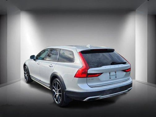 2019 Volvo V90 Cross Country T6