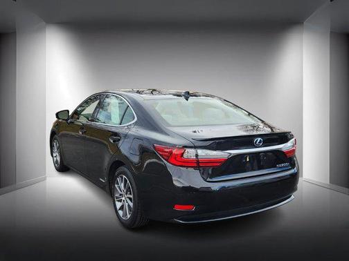 2018 Lexus ES 300h Base