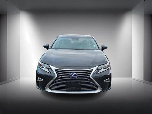 2018 Lexus ES 300h Base