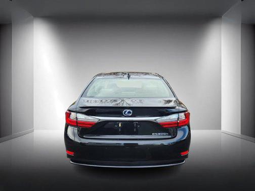 2018 Lexus ES 300h Base