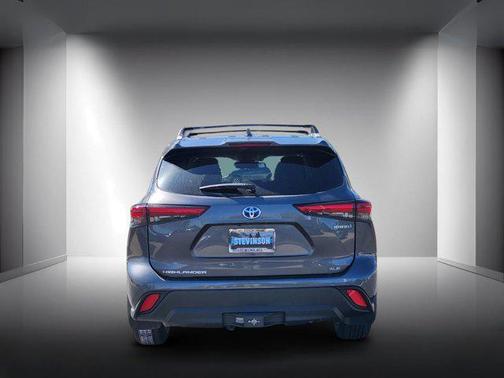 Magnetic Gray Metallic 2023 Toyota Highlander Hybrid XLE