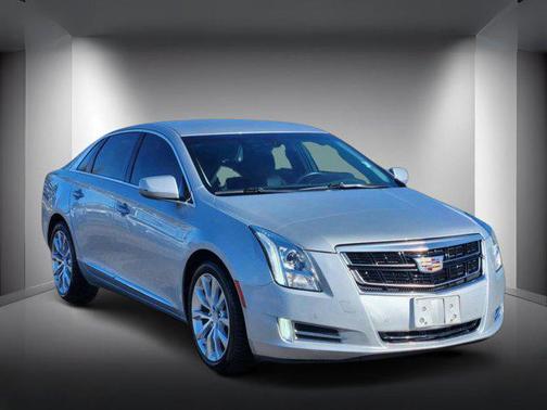 Radiant Silver Metallic 2016 Cadillac XTS Luxury