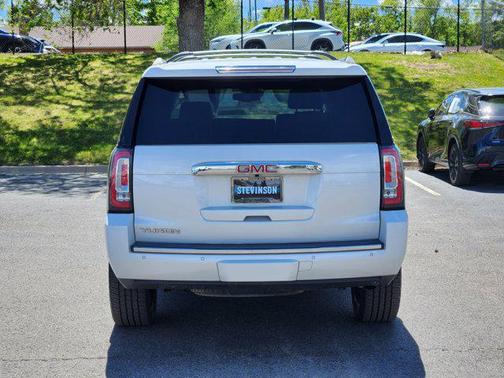 White Frost Tricoat 2019 GMC Yukon Denali